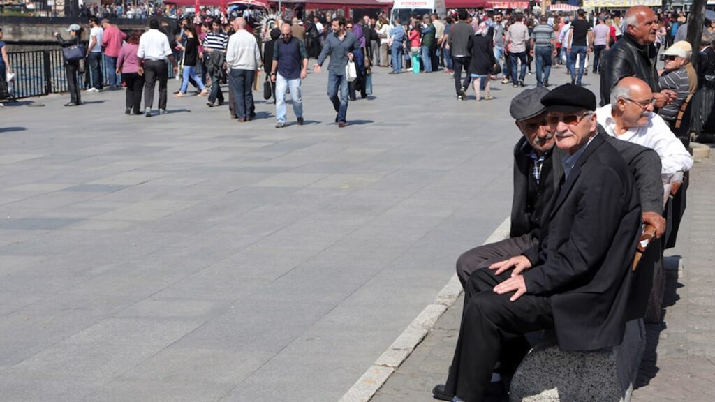 Emekliye seçim öncesi seyyanen zam geliyor