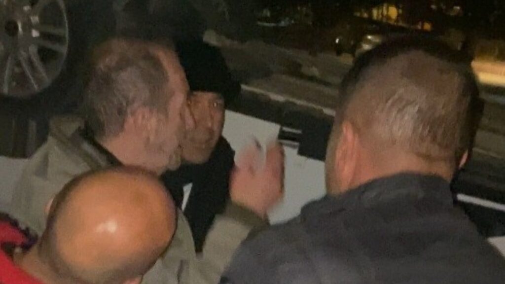 Kayseri’de araç takla attı, sürücü sıkıştı! Yardıma bakın kim koştu…