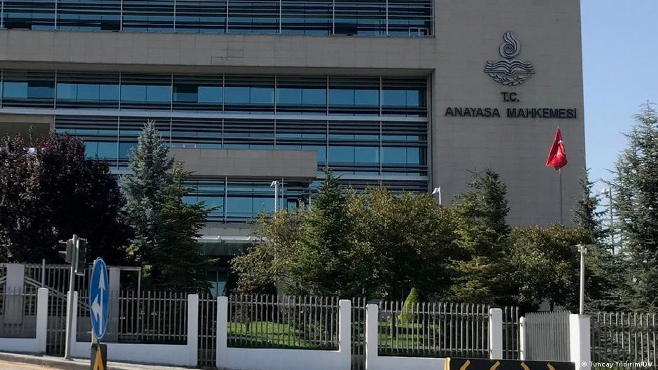 AYM’den internet sansürü kararlarına toplu ihlal