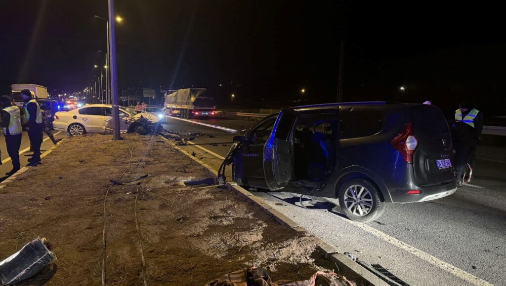 Kayseri’de feci kaza | İki otomobil çarpıştı: 3 ölü, 4 yaralı