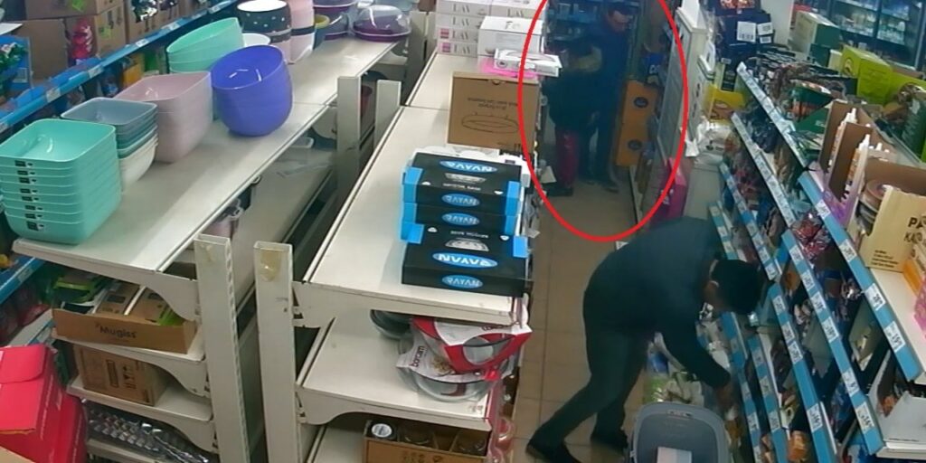 Rafların Arasında 9 Yaşındaki Çocuğu Taciz Etti!