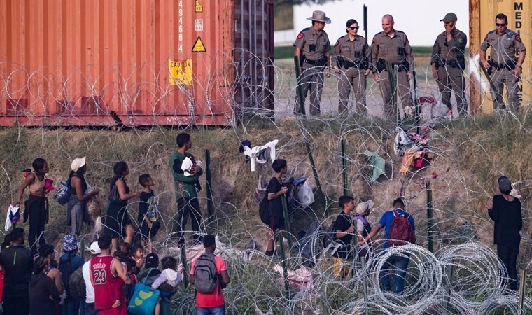 Texas’ın Meksika sınırına aldığı önlemler, ABD’ye geçmeye çalışan düzensiz göçmenleri durduramadı