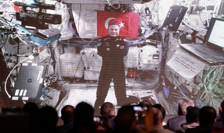 İlk Türk astronot Alper Gezeravcı’nın uzay yolculuğu bugün sona erecek