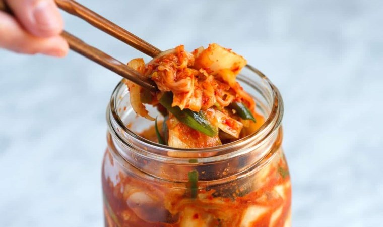 Tükettikçe kilo verdiren o turşu: İşte Asya’dan bir lezzet Kimchi tarifi…