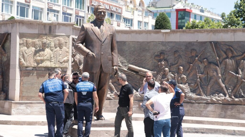 Kayseri’de Atatürk anıtına saldıran kadın: Dayımın mesih olduğuna inanıyorum