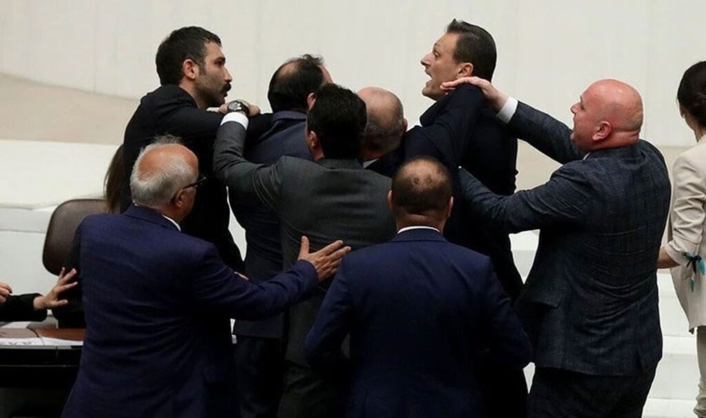 Barış Atay, ‘yetti artık’ diyerek anlattı: Bizim Genel Başkanımıza yağ çeken bir yağdanlık