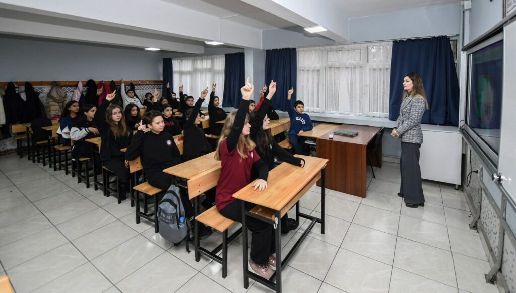 MEB açıkladı: Okullarda kayıt parası almak yasal mı?