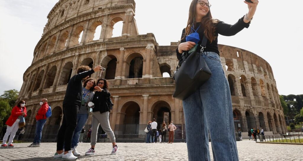 Roma’yı fareler ve yılanlar bastı