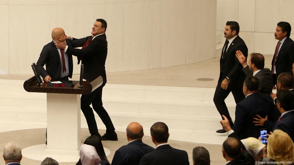 Siyasilerden TBMM’deki kavgaya tepkiler