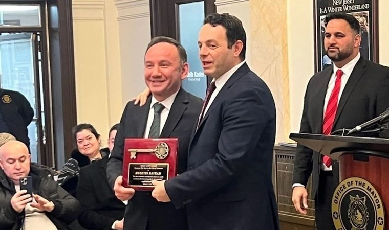 ABD’de ilk defa bir Türk vatandaşına Amerikan Kongresi tarafından ödül verildi