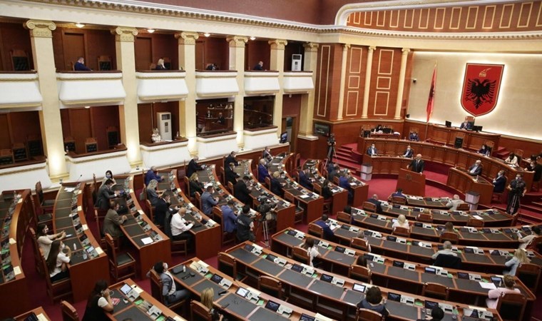 Arnavutluk parlamentosu ‘göçmen anlaşmasını’ onayladı