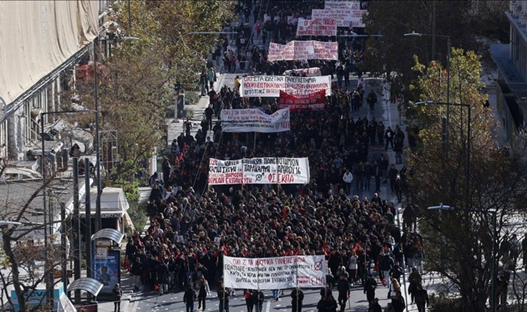 Atina’daki 20 bin öğrenci fakülteleri işgal etti