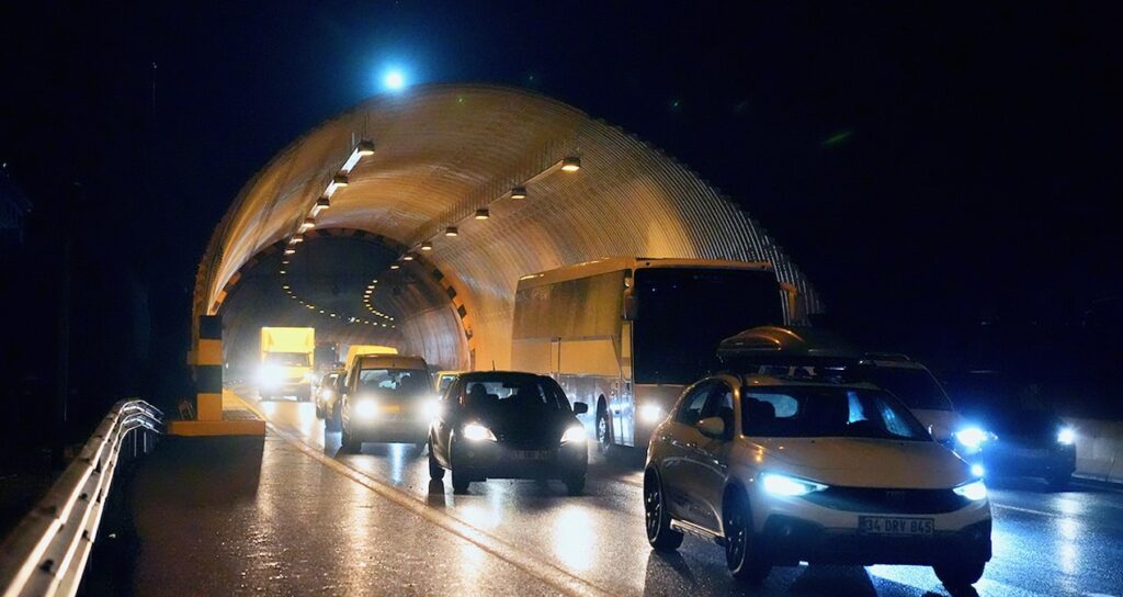 Bolu Dağı Tüneli 38 gün sonra ulaşıma açıldı