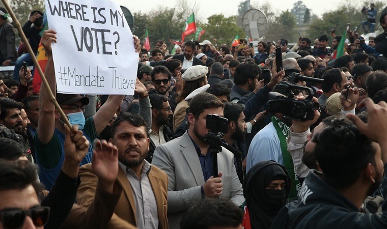 Seçim sonuçlarına karşı protestoların sürdüğü Pakistan’da X’e erişim kısıtlandı