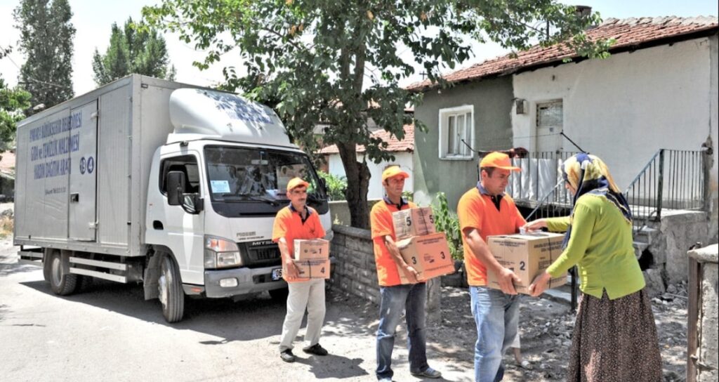 3.7 milyon kişi yardımla geçiniyor