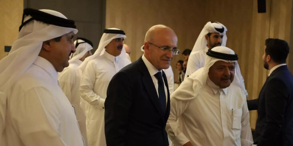 Bakan Şimşek Katar’da yatırımcılarla bir araya geldi