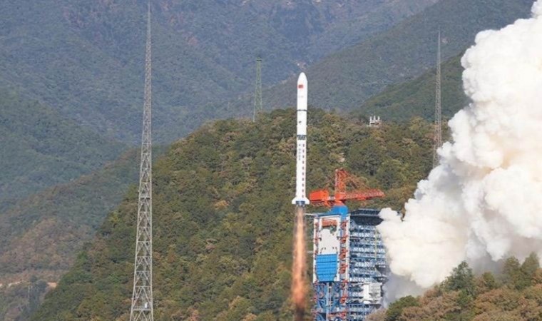 Çin gizlilik dereceli bir uyduyu Yer Sabit Yörünge’ye gönderdi