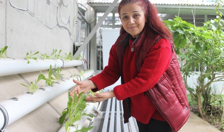 Depremzede kadınını Tayvanlı öğrencilerden öğrendiği yöntem gelir kapısı oldu