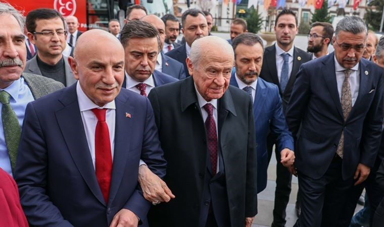 Devlet Bahçeli, Cumhur’un adayı Altınok’la kol kola tur attı
