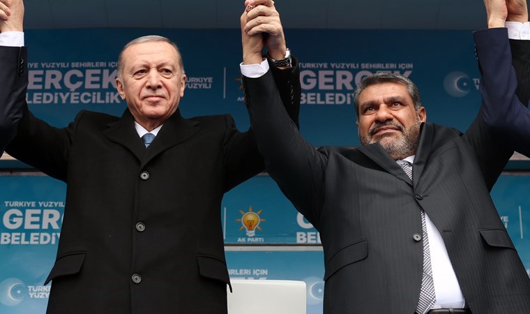 Erdoğan’ın anons ettiği AKP Şanlıurfa İl Başkanı Ali İhsan Delioğlu yuhalandı! Erdoğan şaşırdı, apar topar müzik müdahalesi…