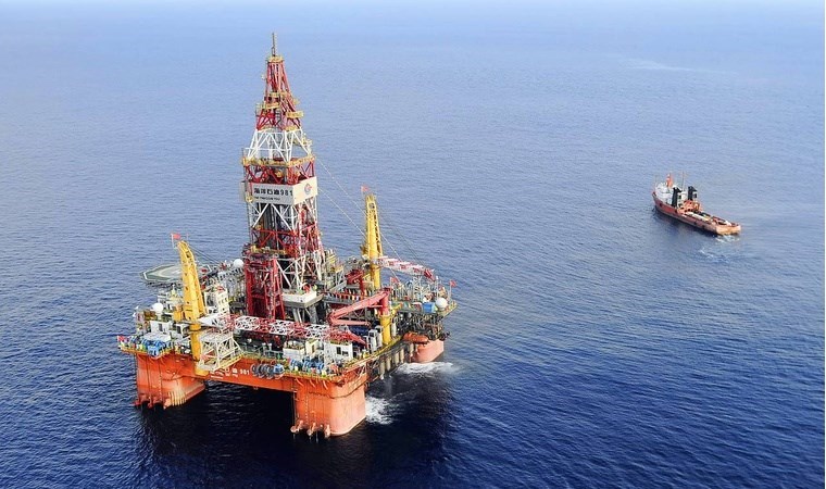 Güney Çin Denizi’nde dev petrol rezervi keşfedildi