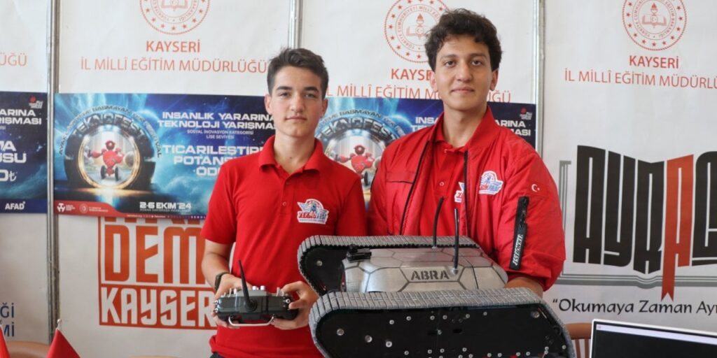 Kara ve suda gidebilen amfibik araçla TEKNOFEST’te 2’nci oldular
