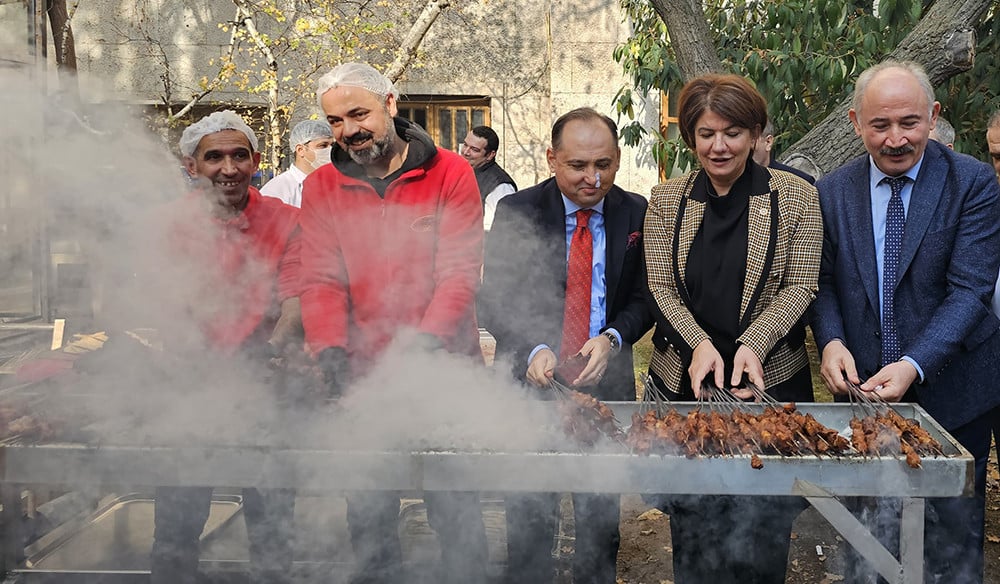 Milletvekilerinin kebap sevdası Meclis’e yeni iş ilanı açtırdı