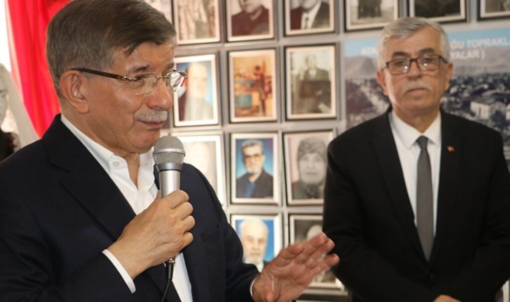 Ahmet Davutoğlu 31 Mart’ı işaret etti: ‘Bu şartlarda iktidara bir mesaj vermek lazım’