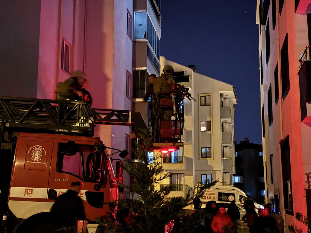 Balıkesir’de bir kadın bıçakla rehin alındı