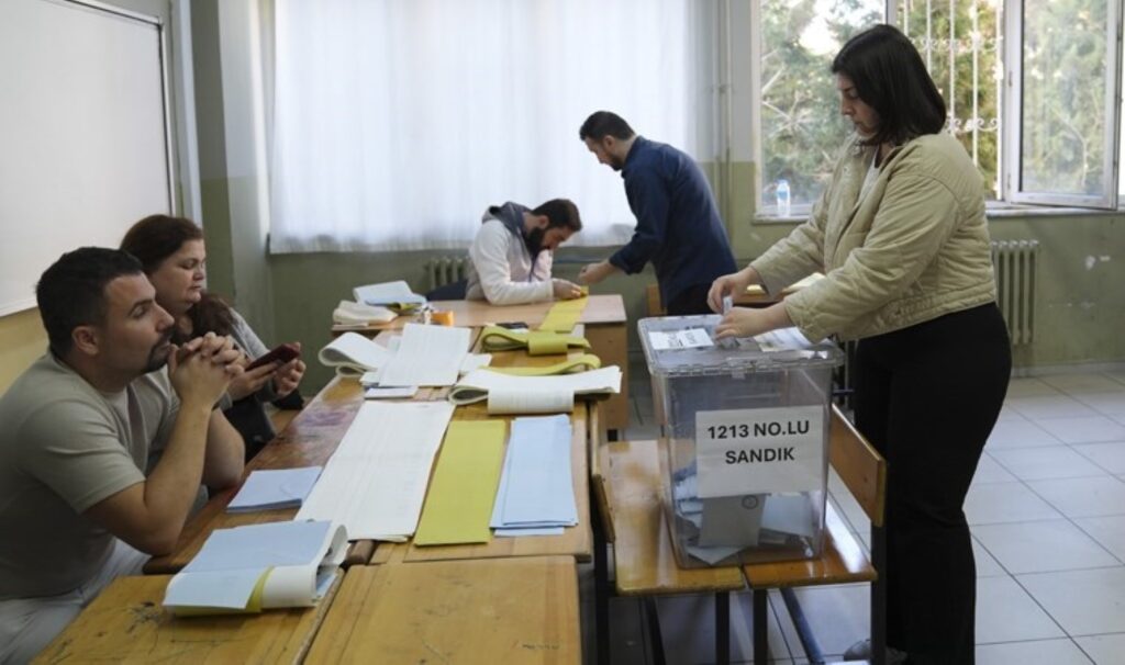 Bir okulda seçmen sayısı 359 ilçeden fazla