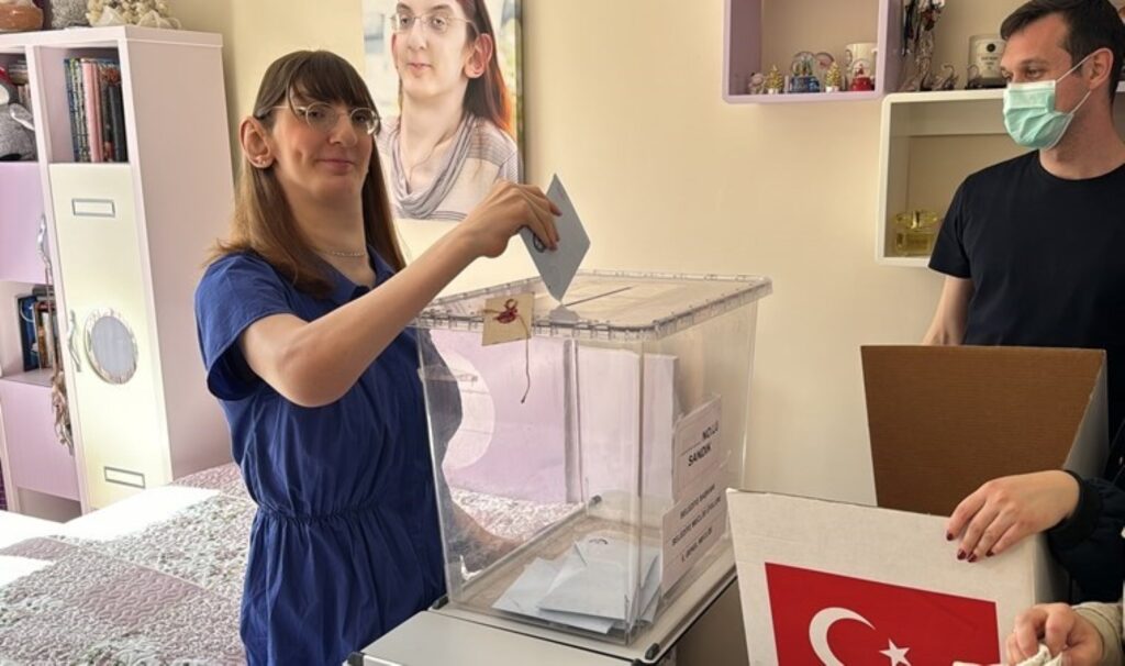 ‘Dünyanın en uzun boylu kadını’ oyunu kullandı