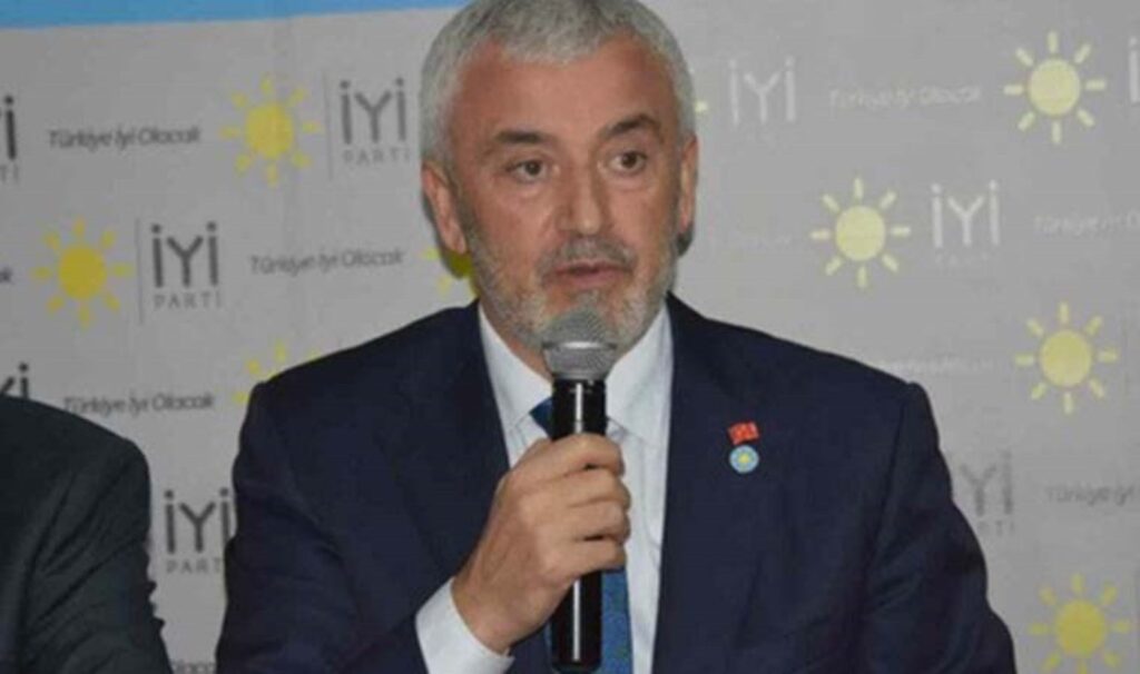 İYİ Partili aday şantaj mesajını mitingde okudu: ’25 milyon vermezsen…’