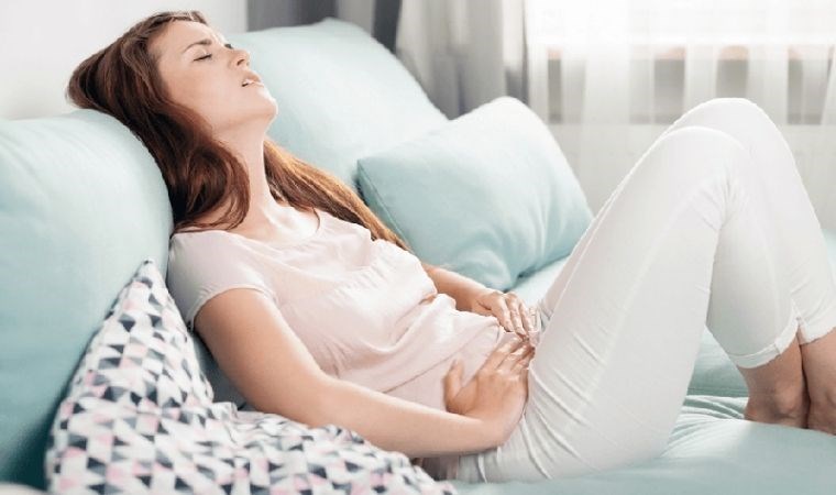 Regl ağrısına iyi gelen 6 hareket: Krampları anında kesiyor…
