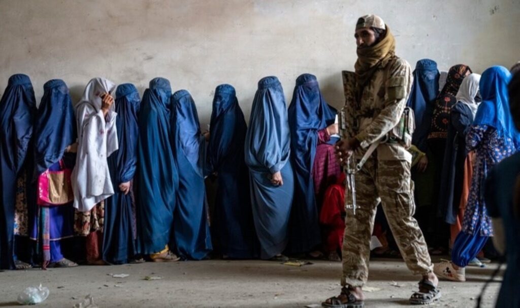 Taliban nefret kustu: ‘Halk önünde taşlayıp, kırbaçlayacağız…’