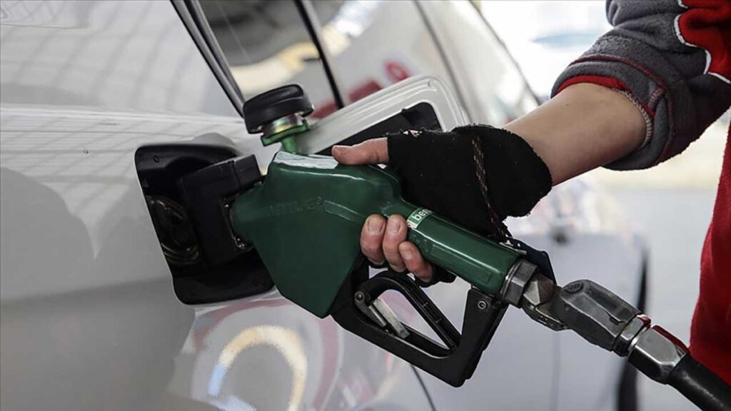 Akaryakıtta gece yarısı tabela değişecek: Motorine zam geliyor