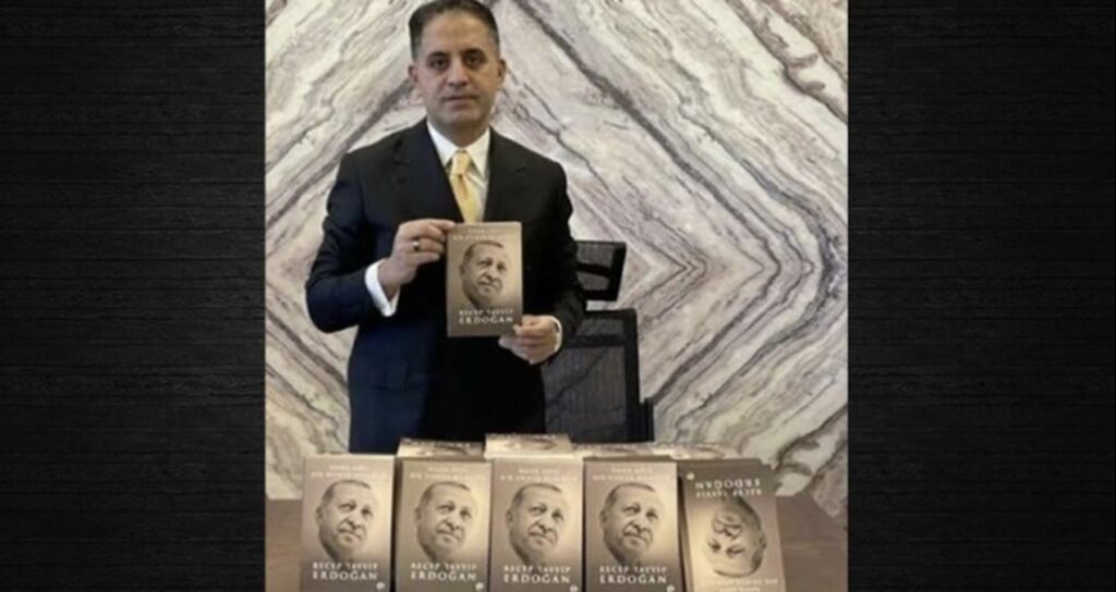 Bir kitapla poz verdi milyarlık ihaleyi kaptı