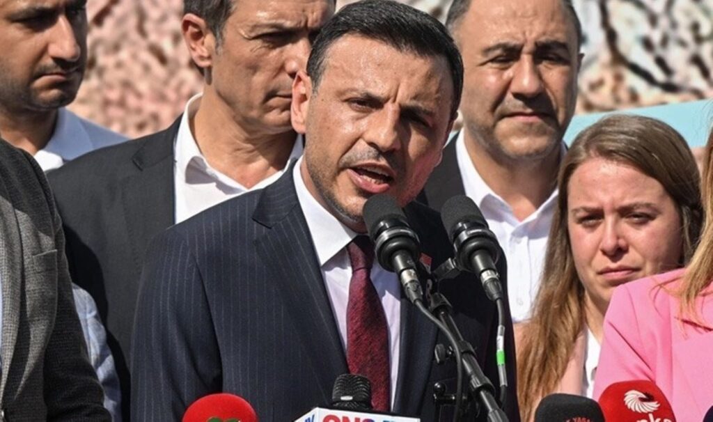 CHP İstanbul İl Başkanı Özgür Çelik’ten ‘Van’ tepkisi: ‘Milli iradeye tuzak!’
