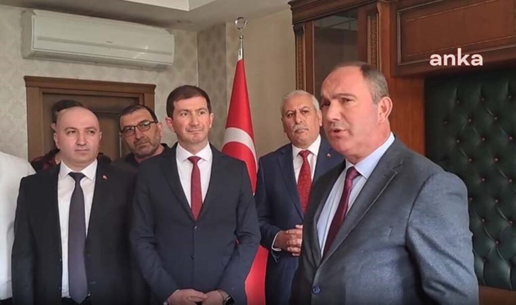 CHP’li Ardanuç belediyesi AKP’ye geçti: Devir teslim töreninde eski başkan taleplerini açıkladı