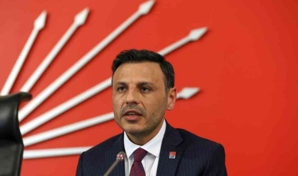 CHP’li Özgür Çelik, AKP’nin yeni İstanbul İl Başkanı’nı açıkladı: ‘5 yılda 3’üncü olacak’