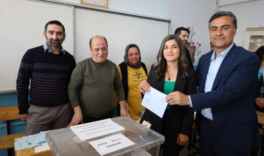DEM’in tulum çıkardığı Van’da Bakanlık hamlesi… Seçilen adayın hakları alındı!