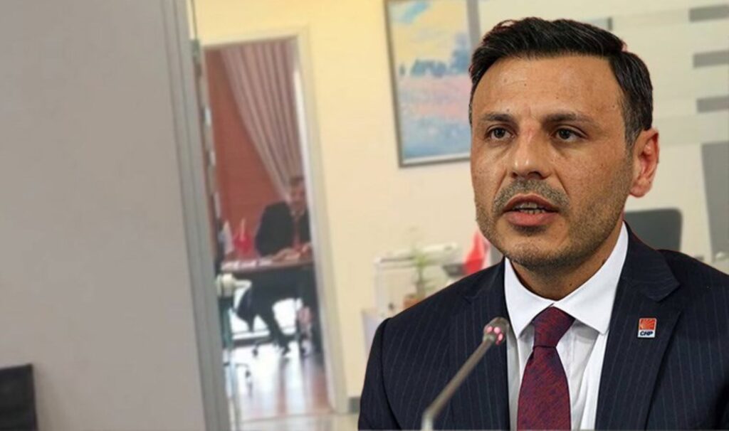 Eski AKP’li başkan belediye binasında görüntülenmişti… CHP’den sert tepki: ‘Rantın merkezi haline getirdiniz’