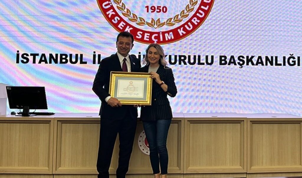 İBB Başkanı Ekrem İmamoğlu üçüncü kez mazbatasını aldı: ‘Bu mazbata 16 milyonundur!’