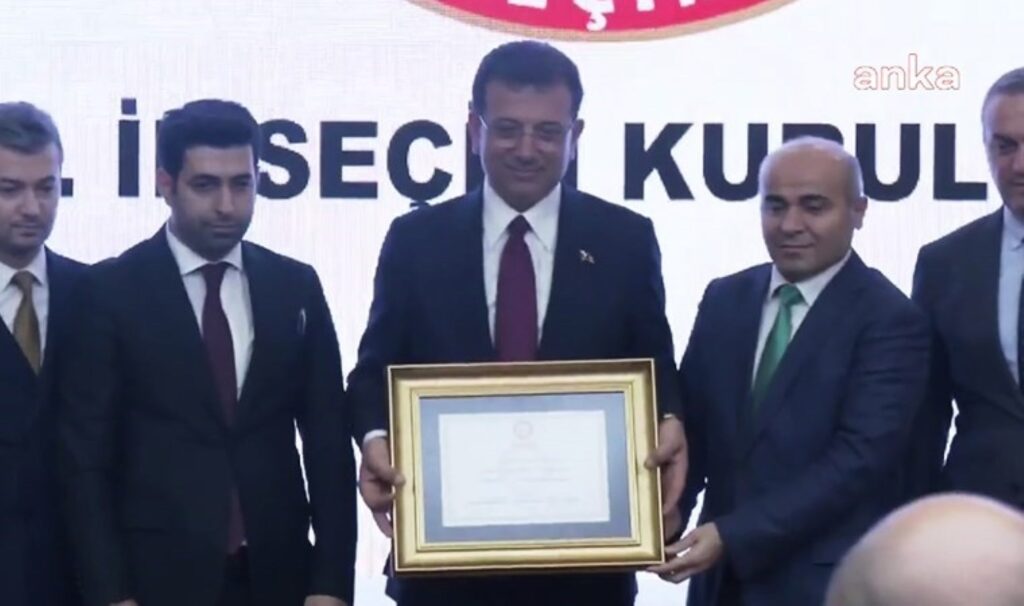 İBB Başkanı Ekrem İmamoğlu üçüncü kez mazbatasını aldı: ‘Bu mazbata 16 milyonundur!’