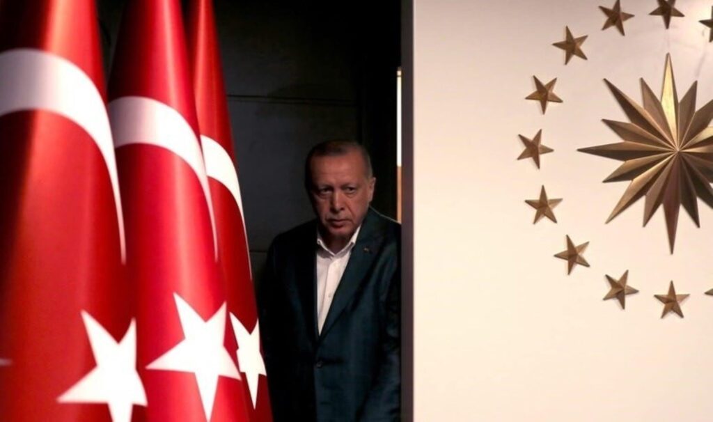 İngiliz basını, AKP’nin hezimetini yazdı: ‘En ağır seçim yenilgisiyle karşı karşıya’