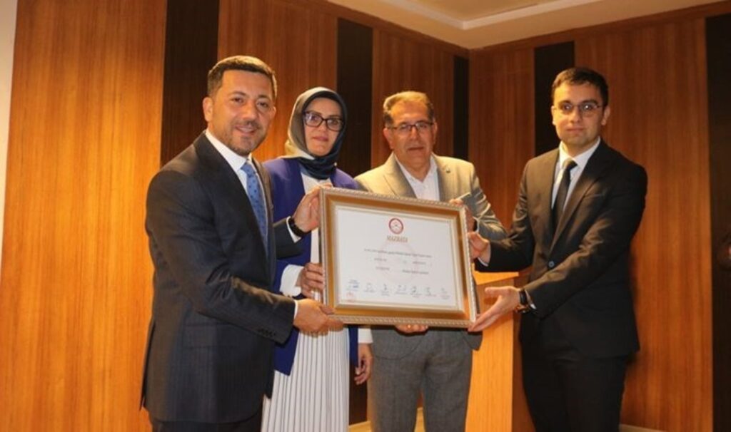 İYİ Parti’nin kazandığı tek il olan Nevşehir’de Başkan Arı, mazbatasını aldı
