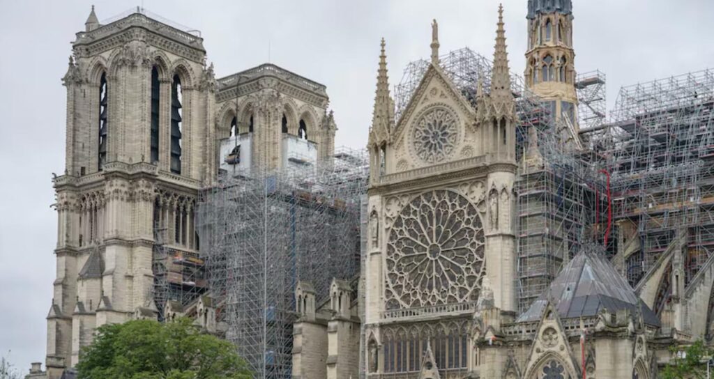 Notre Dame 5 yıl sonra açıldı