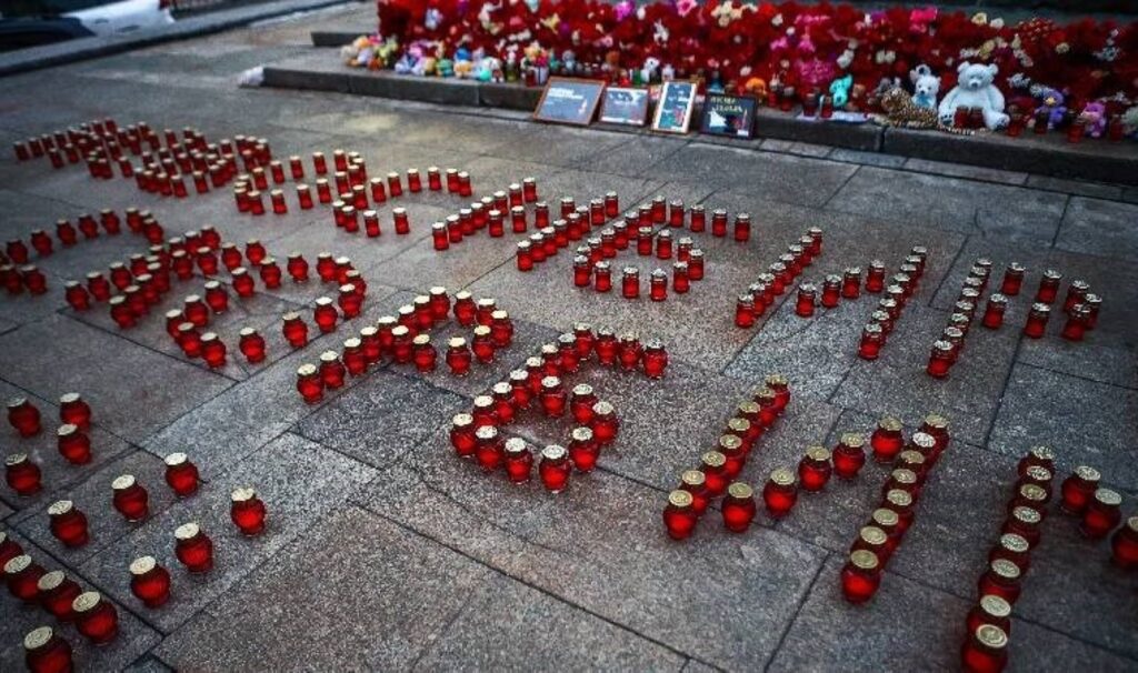 Rusya’daki 130’dan fazla diplomatik temsilcilik, terör saldırısında ölenleri andı