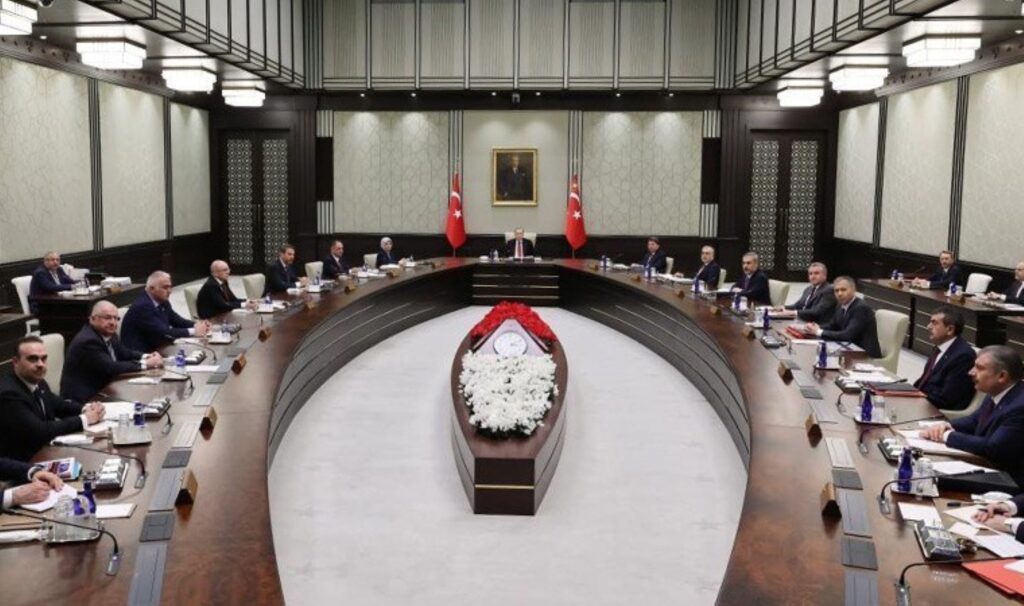 Seçim sonrası ilk kabine toplantısı başladı: Gündemde hangi başlıklar var?