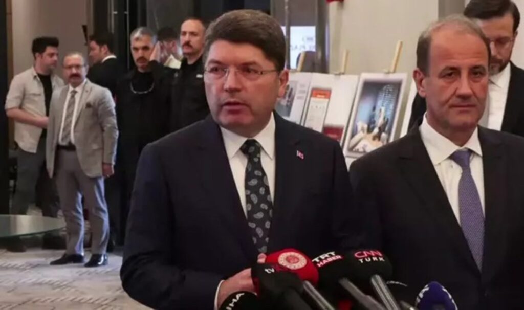 Adalet Bakanı Tunç anayasayı ‘hatırladı’: DEM Parti’ye ‘gözdağı’