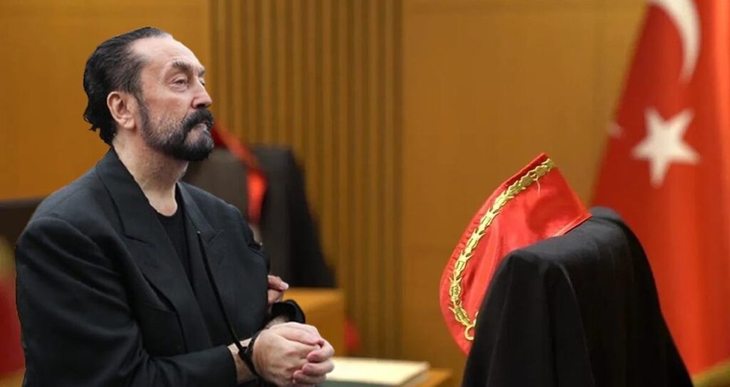 Adnan Oktar duruşmasında kediciklerden övgü: ‘Kombininiz çok güzel maşallah’